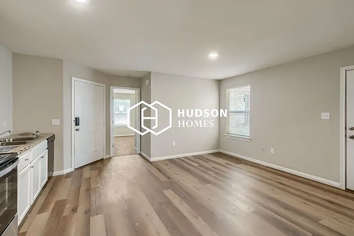 3 bed, 2.0 bath, 872 sqft, $1,449 — Photo 4