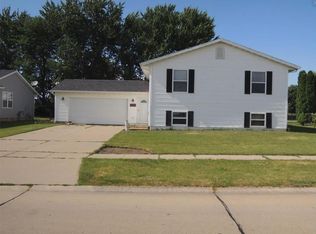 107 Rosedale Dr, Center Point, IA 52213