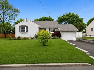10 Briarwood Dr, Somerset, NJ 08873