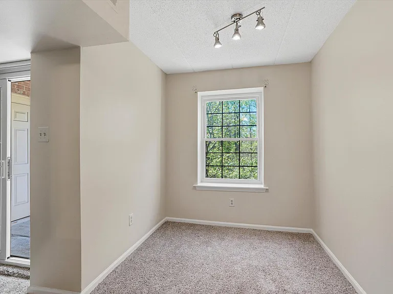 623 Washington Pl — Photo 8