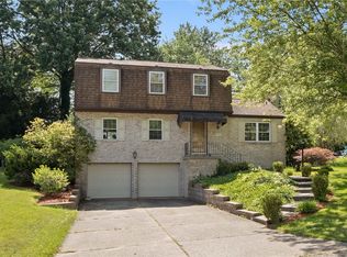 3530 Woodlake Dr, Allison Park, PA
