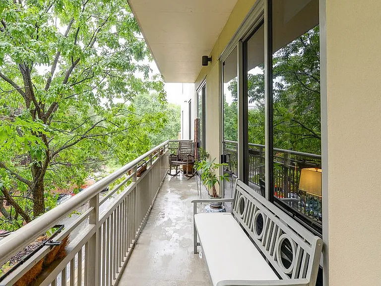 701 Royal Ct #306 — Photo 35