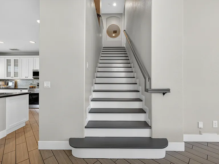 107 Lembi Dr — Photo 14