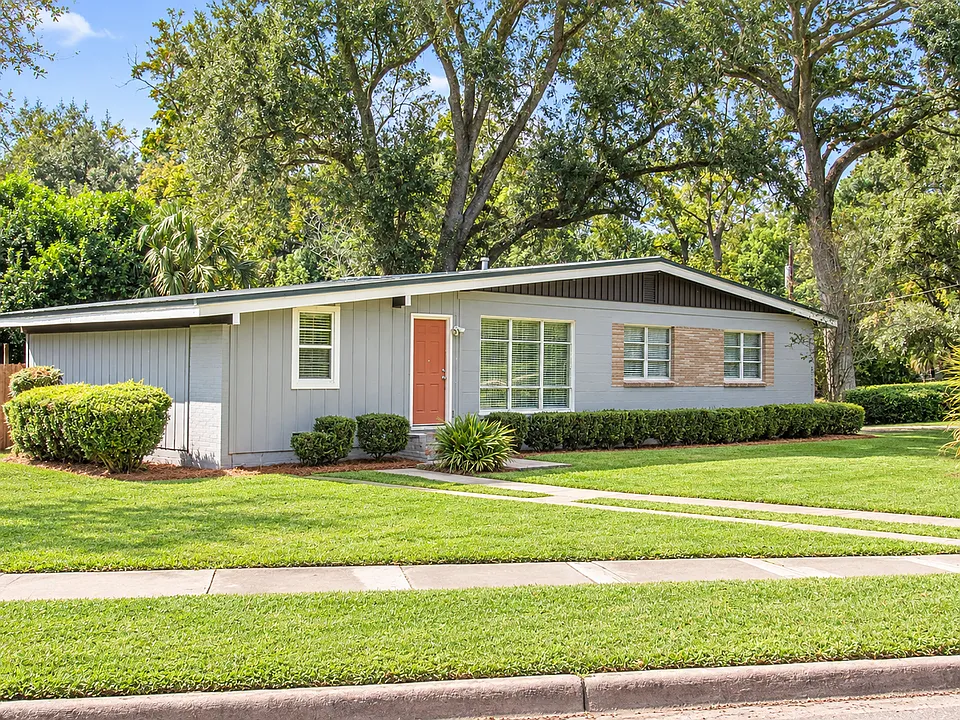 1901 Crabapple Dr
