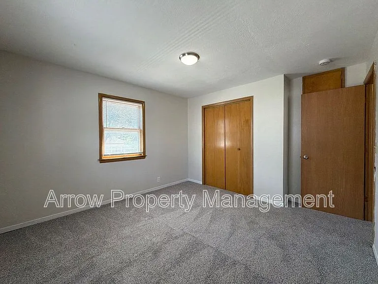 1309 S 10th St — Photo 11