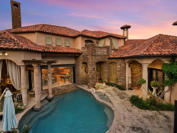 2 Park Row Ct, Pantego, TX 76013