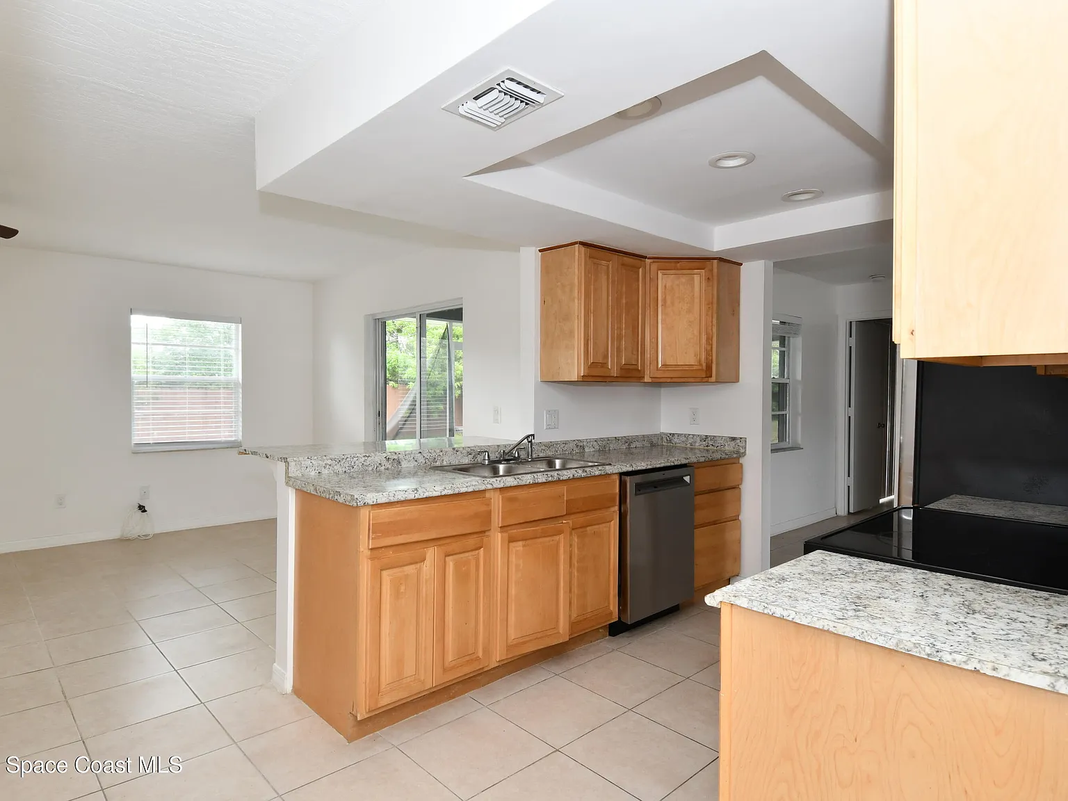 3 bed, 2.0 bath, 1416 sqft, $1,900 — Photo 3