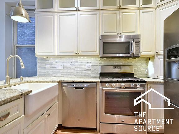 4th image of 1318 N Artesian Ave #1