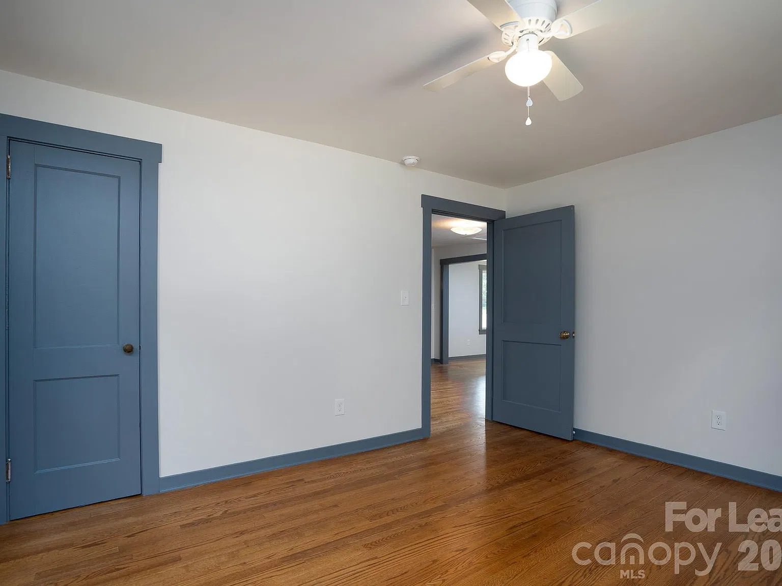 3 bed, 1.0 bath, 1129 sqft, $2,150 — Photo 4