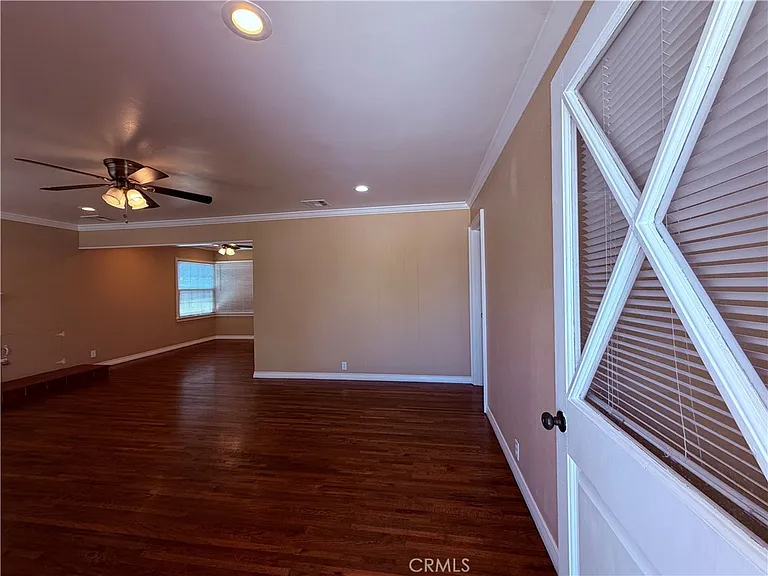 1447 S Valley Center Ave — Photo 3