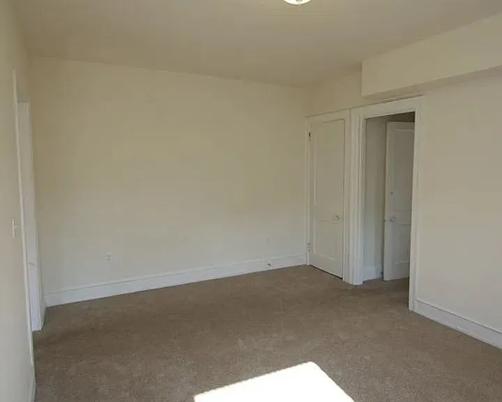 1260 Oak Ln — Photo 13