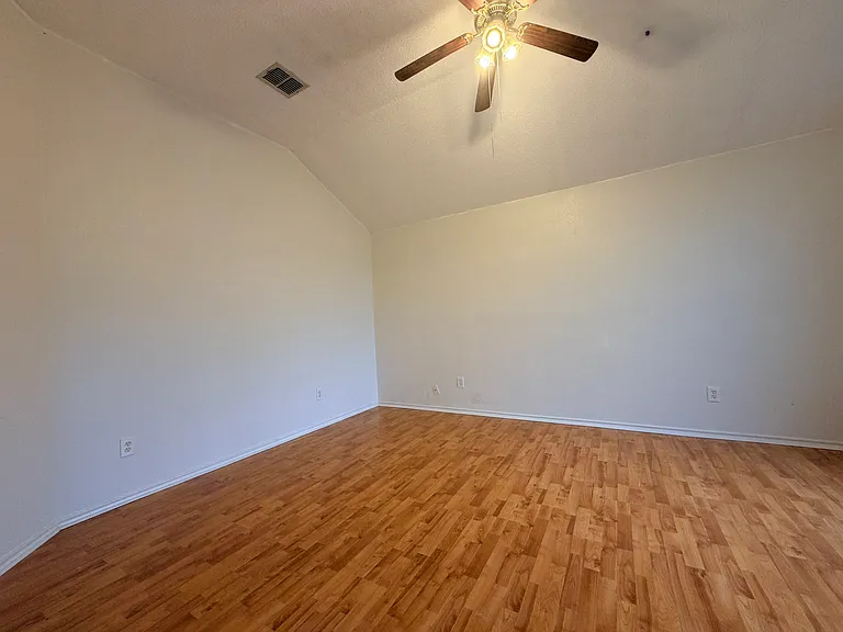 1023 Bonanza Dr — Photo 24