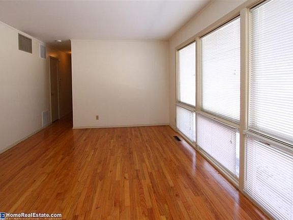 5th image of 8131 Beechwood Dr