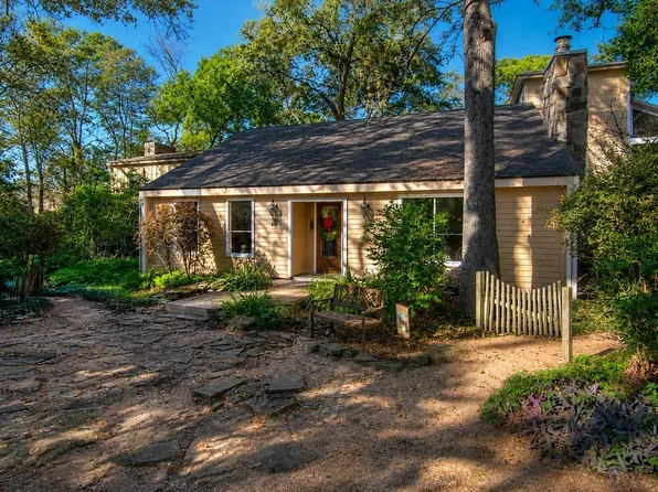 1 Holly Tree Ln, Spring, TX 77373