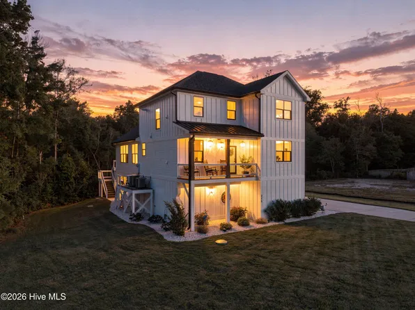 210 River Oats Court, Holly Ridge, NC 28445