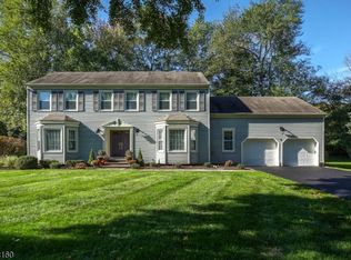 7 Old Stone Ln, Whippany, NJ 07981