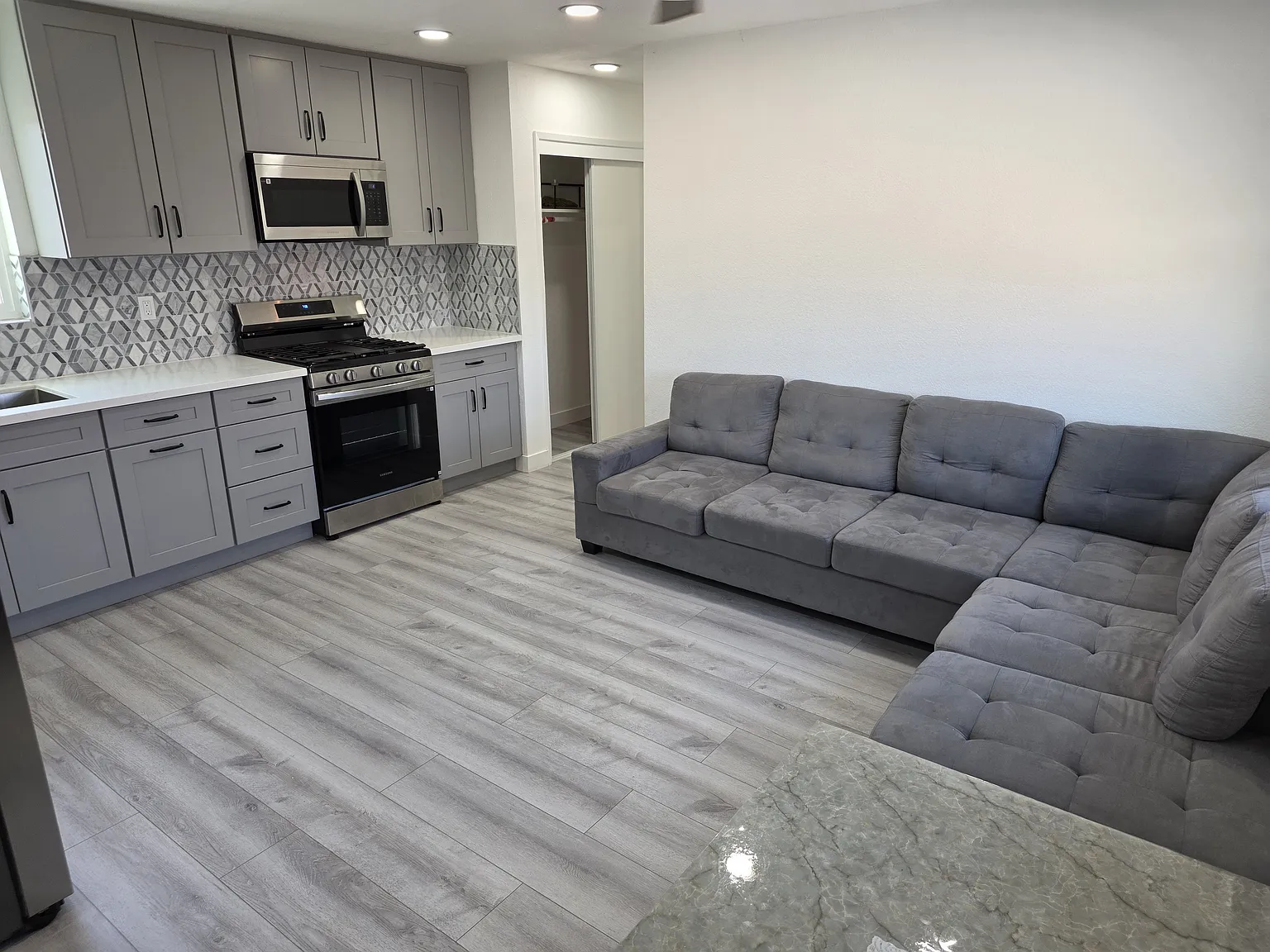 13000 Columbet Ave #1 photo 1