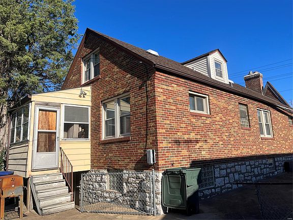 5th image of 1540 McLaran Ave