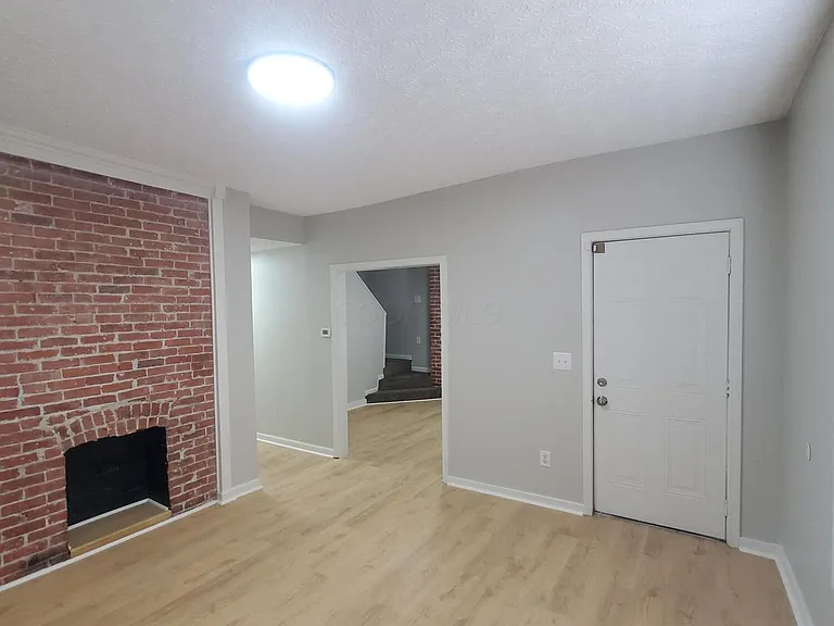 33 S Cypress Ave — Photo 2