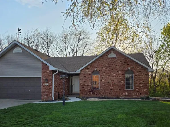 2733 Fieldstone Dr, Maryville, IL 62062