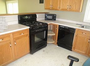 5th image of 40 Woodlands Dr