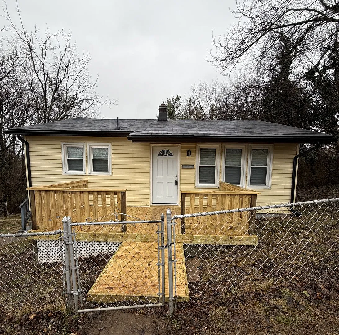 1810 Laurel Street — Photo 1