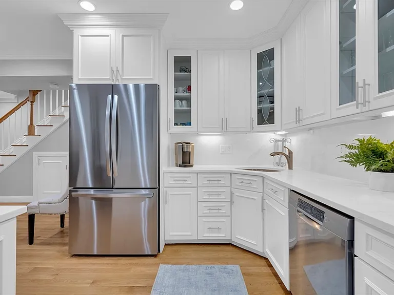 26 Yarmouth St #1 — Photo 9