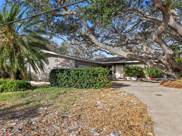 1020 Palm Dr, Belleair Beach, FL 33786
