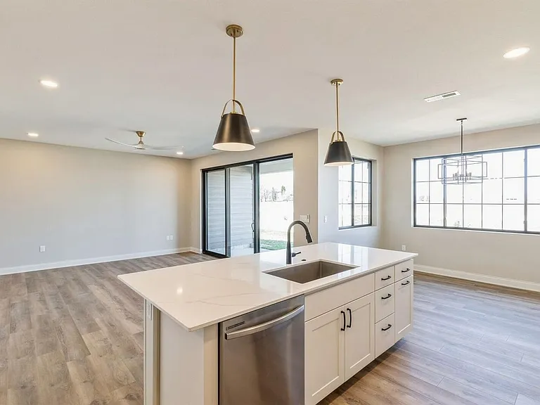 2103 Lacey Dr — Photo 7