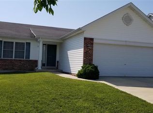 152 Homefield Gardens Dr, O'Fallon, MO 63366