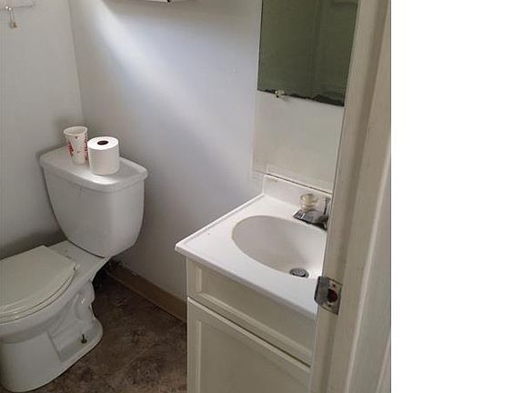 4th image of 2260 William St