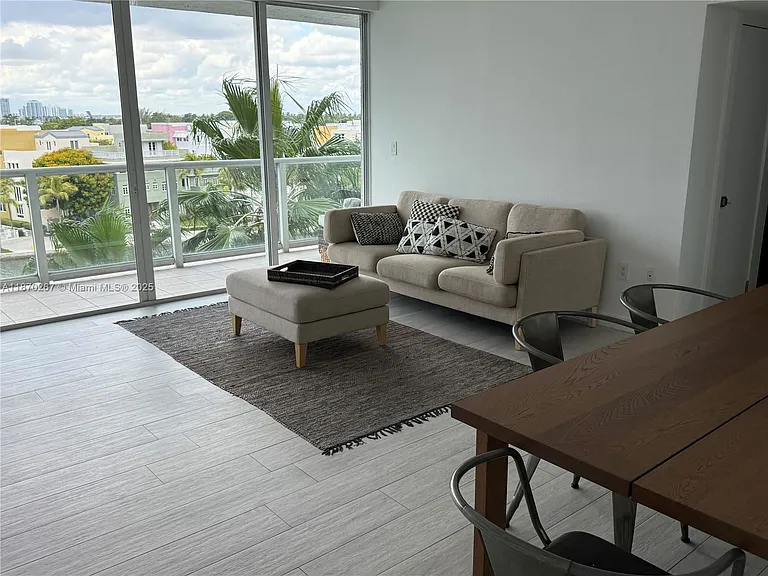 5900 Collins Ave #705 — Photo 6