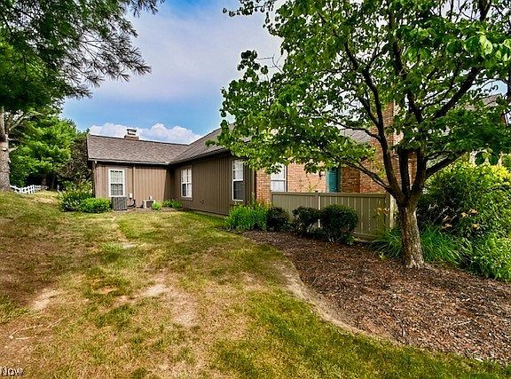 4th image of 3633 Barrington Pl NW