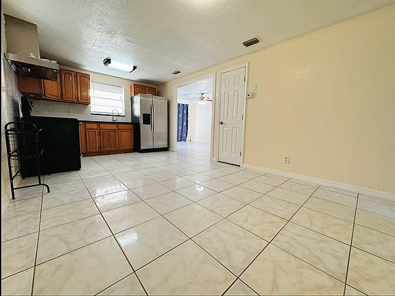 5th image of 4385 Forest Blvd