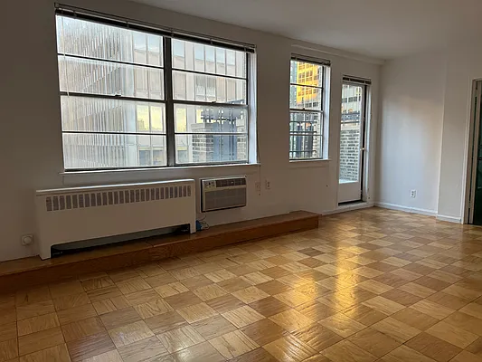 Rented by Manhattan Realty Group | media 4