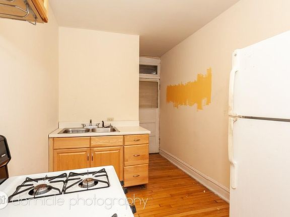 4th image of 4615 N Rockwell St #1PP