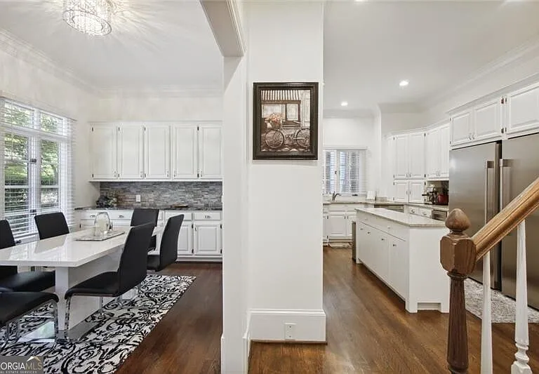 2760 Carmon On Wesley NW — Photo 10