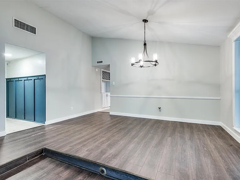 2201 Cottonwood Ln — Photo 10