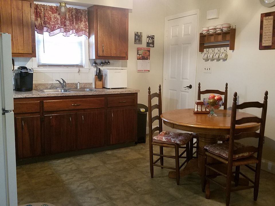 210 Simmonsville Ave Johnston RI Zillow