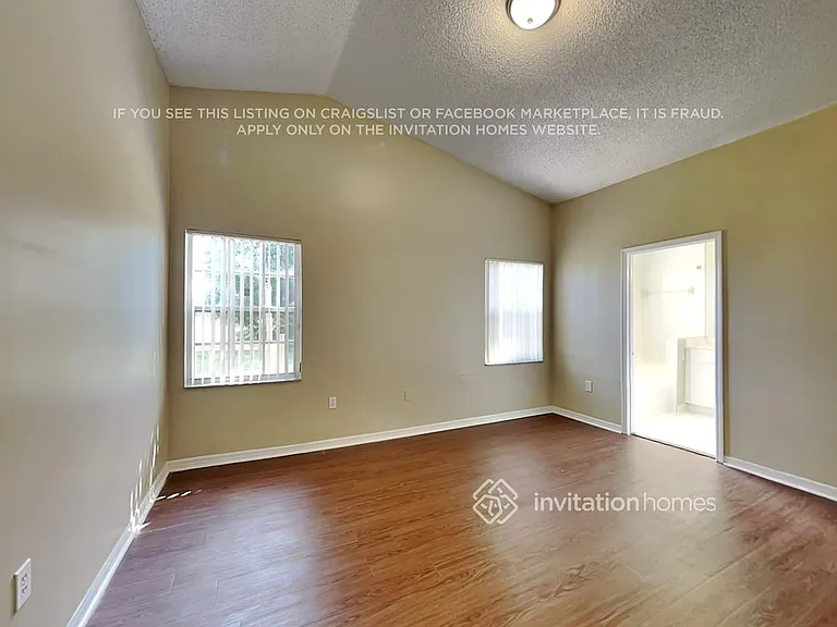 3400 NW 78th Ave — Photo 13