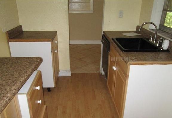 5th image of 2401 Willow Ave