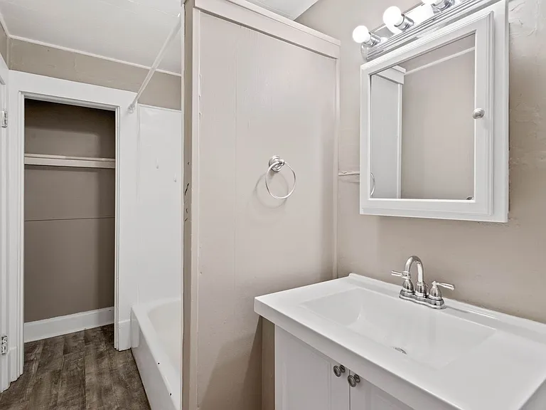 1221 N Monroe St — Photo 13