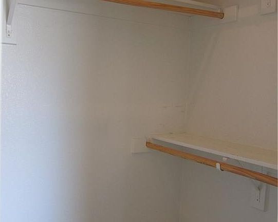 3rd image of 2309 Parkview Dr
