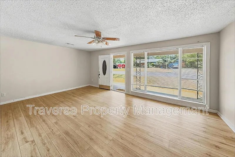 3 bed, 2.0 bath, 1664 sqft, $1,795 — Photo 3