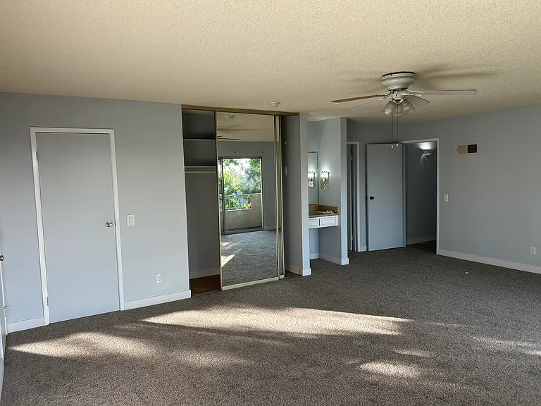 North Lake Tower — Photo 27