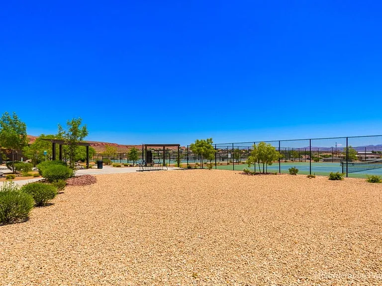 202 W White Pearl Dr — Photo 24