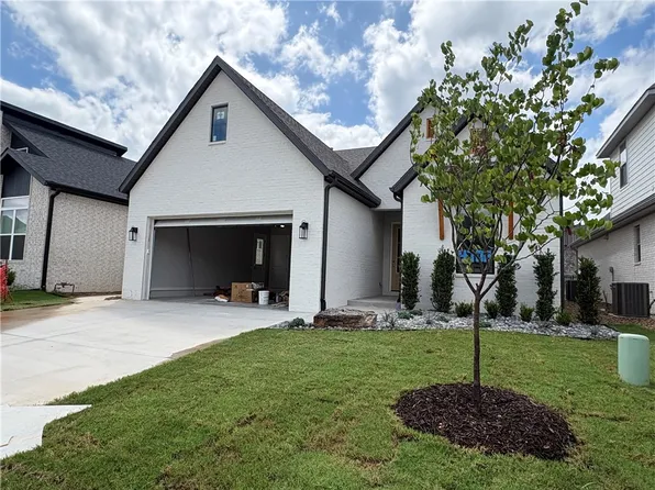 4702 S Fieldcrest Ter, Rogers, AR 72758