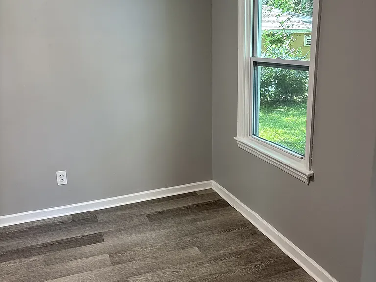 460 Marechal Ln — Photo 2