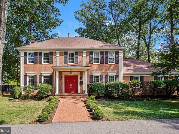 7508 Masonville Dr, Falls Church, VA 22042