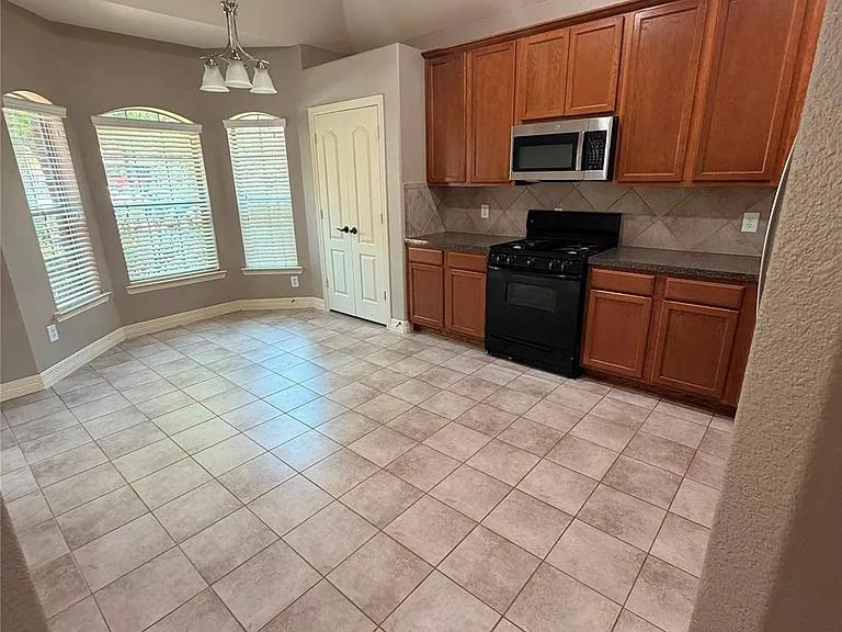 7211 Durango Creek Dr — Photo 3